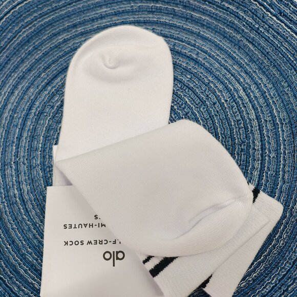 NWT ALO Yoga Socks 2 Pairs - Picture 6 of 6